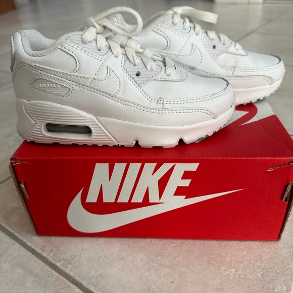 VGUC Nike Air Max 90’s. Barely worn, barely any creases. - Picture 4 of 4